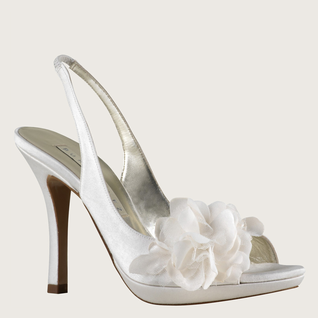 zapato de novia con flor