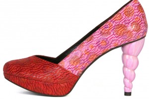Diseño de zapato para mujer de Devota y Lomba