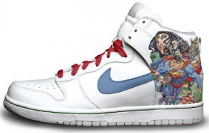 Zapatillas con dibujos de comic de La Liga de la Justicia de Nike