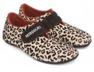 Zapatillas de estar por casa con diseño de leopardo de Nordika's