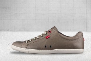 Zapatillas marrones con perforaciones modelo Sole de Levi's