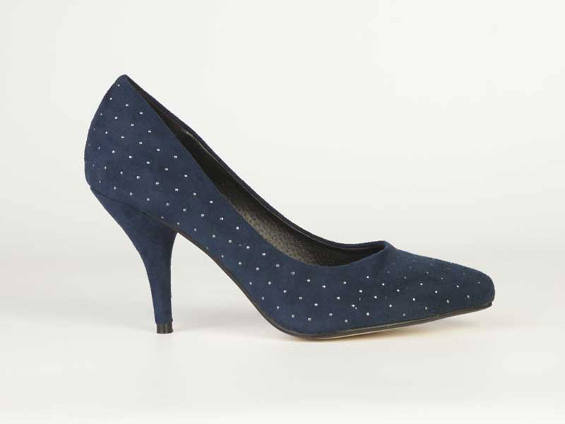 zapato azul con apliques brillantes de la colección belen esteban by furiezza