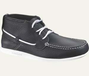 Zapato tipo botin con cordones blancos modelo Stormsail de Sebago colección verano 2011