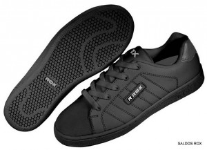 zapatillas negras marca Rox