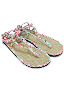 sandalias planas de tiras floral print para mujer accesorize